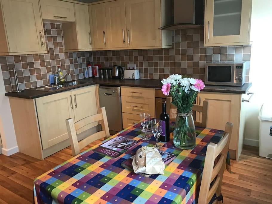 Great Offer 2 Bed Tenby Flat Free Parking Luaran gambar